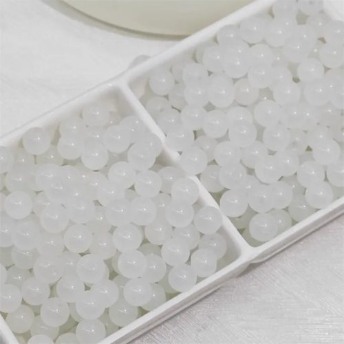 Glasperlen 6 mm - "Milky"- 50 Stk
